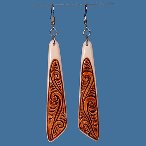 Drop Bone earring with stain